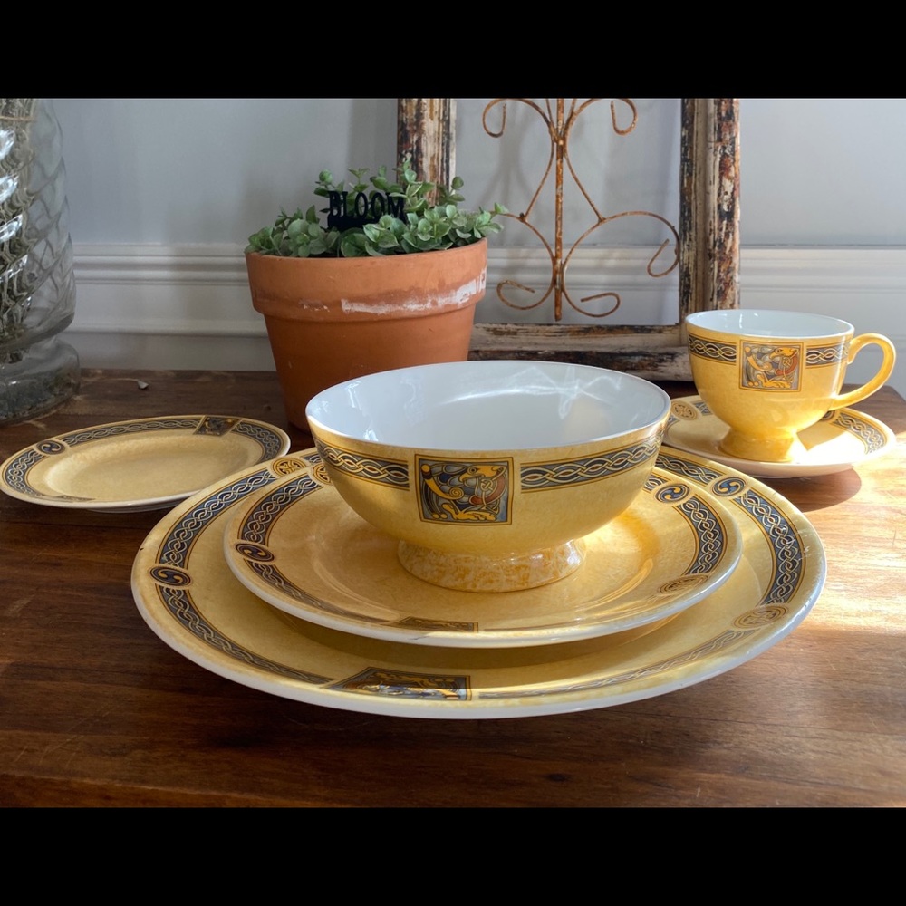China, service for 8 and completer set